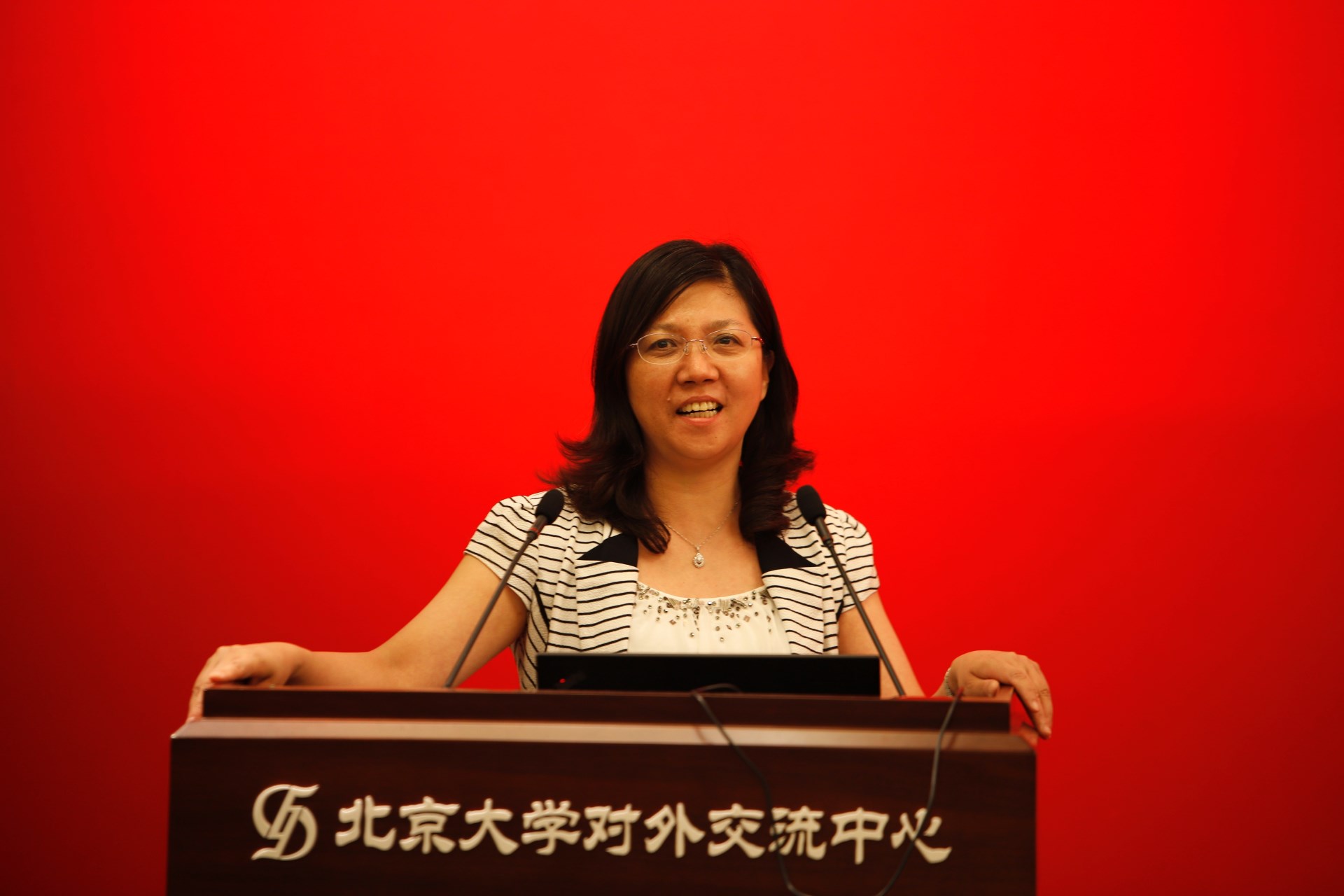 20180703国产色情
计算社会科学研究中心成立大会暨学术研讨会举行02 - 副本1.jpg